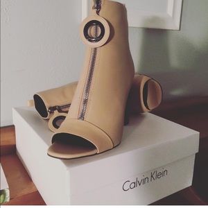 Calvin Klein Minda Zip Up Leather Bootie Size 8
